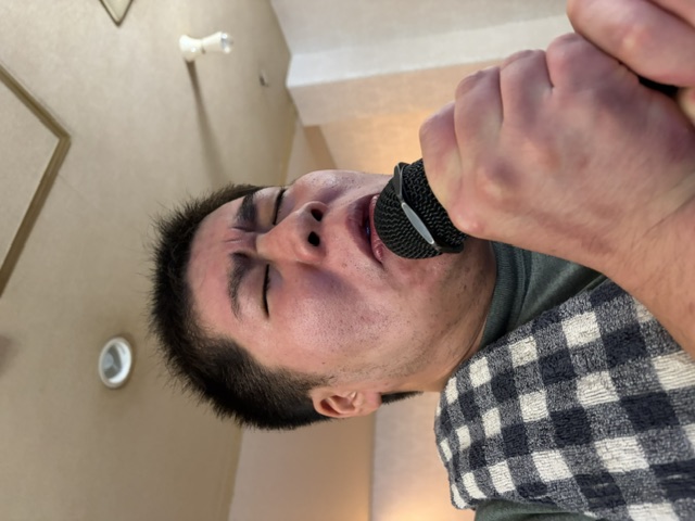 08カラオケ門田熱唱.jpeg