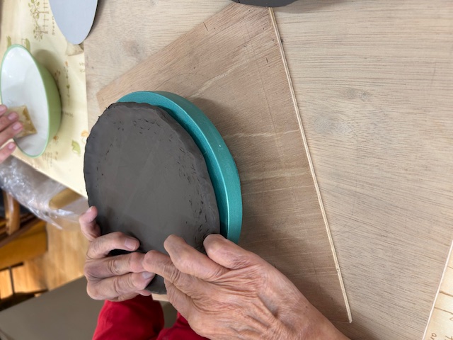 image3 (48)10陶芸皿のふちづくり2.jpeg